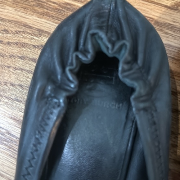 Tory Burch Black Ballet Flats silver emblem size 10.5 - Picture 2 of 8